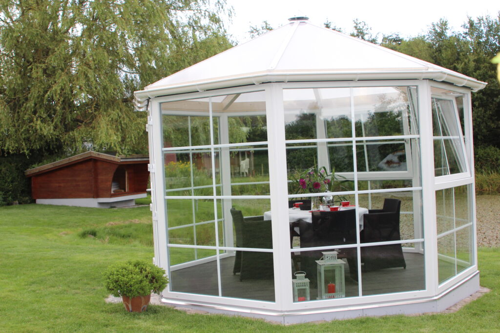 Fritstående pavillon med energiglas