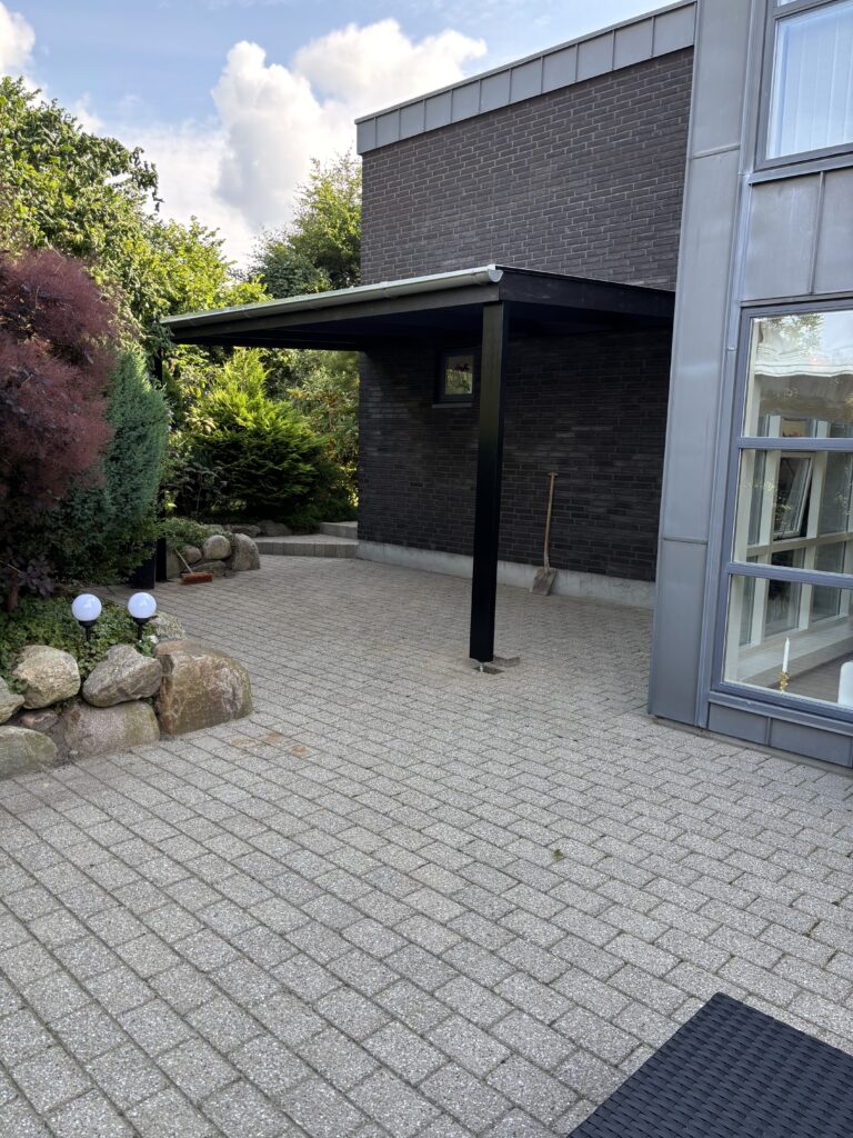 Overdækket terrasse med 7-lags Rias-tag