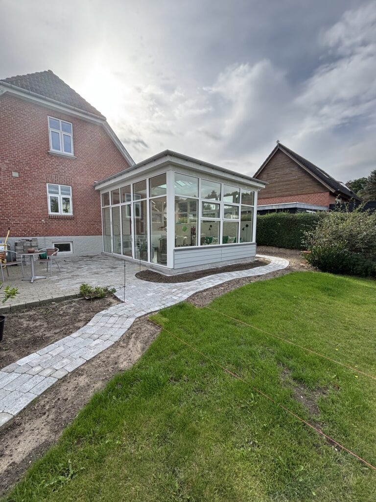 Sideforskudt udestue med rytterlys