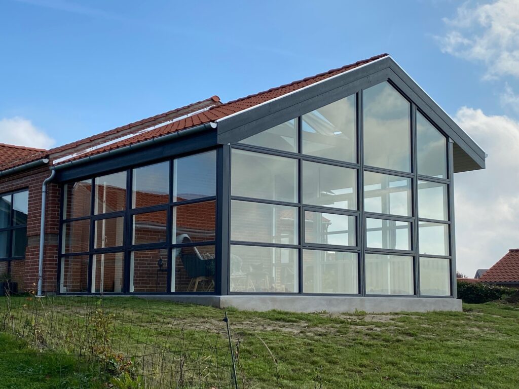 A-model udestue med Velux og 60 m² terrasse