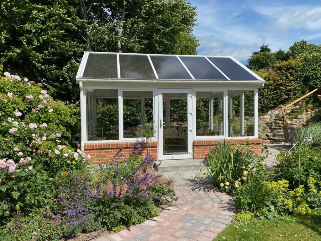 Fritstående orangeri med Rias-tag